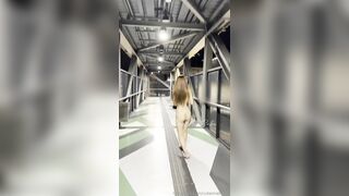 đi dạo đêm cùng bé học sinh cuối cấp đang đi em lại lột đồ phô dâm
