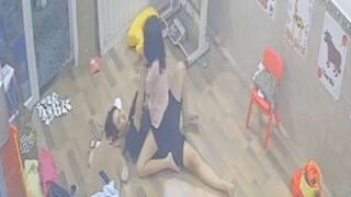 Hack Camera Anh Em Họ Trong Phòng Học