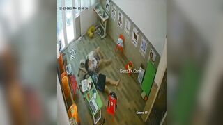 Hack Camera Anh Em Họ Trong Phòng Học