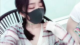 e gái hongkong chơi đùa với con cặc bự