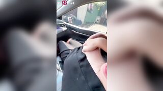 Đưa em nó về đến cổng rồi vẫn phải bóp vú tý cho sướng tay đã