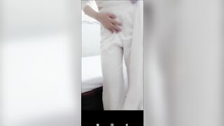 Con bạn thân cho xem mu lồn mông bự sau bộ áo dài