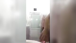Rau 2k7 vừa tắm vừa show hàng cho bạn trai