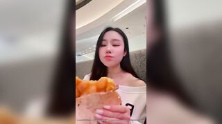 Gái dâm lén bú cặc bạn trai trong quán cà phê hàng ngon dâm đãng