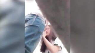 quay lén cặp đôi trốn ở nhà vệ sinh trường