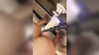 Xem con bạn thủ dâm bằng cu giả vừa bú mút con cặc dí vào lỗ đít dâm đãng