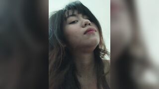 bé học sinh tập nhún theo phim sex