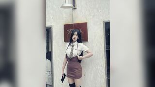 Đĩ 2k9 cho các a chơi trần, xuất tinh thẳng vào trong lồn, có anh nào dám chơi hongg?