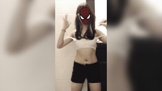 Nhất trend tiktok rồi, E gái nhảy thoát y đái ướt hết sàn 2