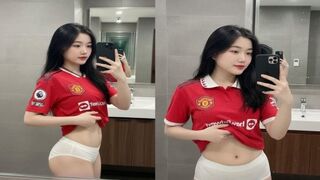Clip Sex Em fan MU nên bím em múp
