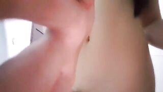 bé học sinh lớp 10 thủ dâm trong nhà tắm