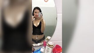 bé học sinh lớp 11 tập thủ dâm với cặp vú tròn