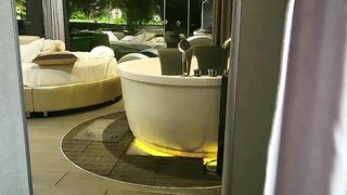 còn gì hơn những ngày mưa được người yêu bú cu cho
