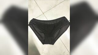 Sục cu bằng quần lót của chị gái siêu xinh ở cạnh phòng
