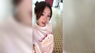 e gái tập văn nghệ nứng quá cởi áo cho mát