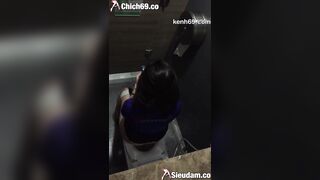 Siêu phẩm em nhân viên công ty tài chính mông tròn ngồi đái