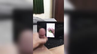 Xem em damnu thủ dâm với dưa nứng quá không chịu được