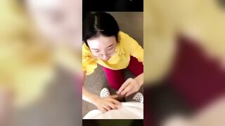 Bắt con bạn thân bú cu ai ngờ nó con thèm hơn mình bắn tinh đầy mồm dâm đãng