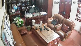 Quản lý trường dẫn gái vào văn phòng địt nhau dâm đãng