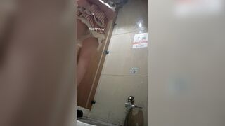 tổng hợp quay lén nhà vệ sinh nữ - trúng toàn mấy bé non tơ