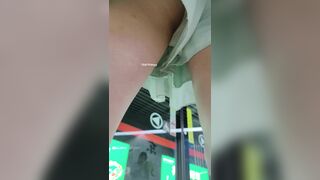 quay lén dưới váy em gái xinh tươi