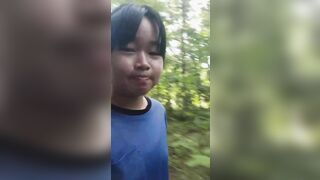 Ánh Nguyệt cháu nó ở nhà ngoan lắm, nhưng cháu nó toàn vào rừng