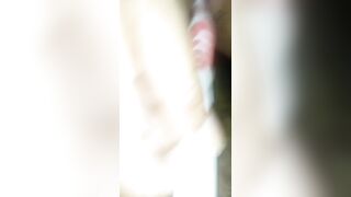 Mẫn Nhi hàng non siêu ngon với bàn chải đánh răng