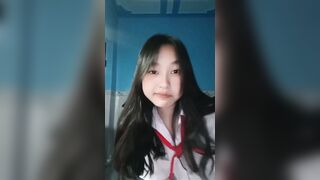 Em gái *** vừa đi học về là tập tành show lồn