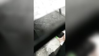 Quay lén em gái mới lớn tắm
