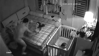 Làm bố mẹ mà như thế àk địt nhau vì dục vụng không quan tâm con trẻ