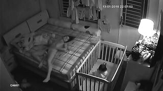 Làm bố mẹ mà như thế àk địt nhau vì dục vụng không quan tâm con trẻ
