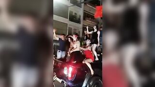 Việt Nam vô địch đi bão thôi