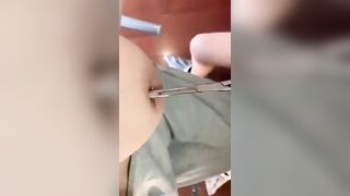 Đeo khuyên vú cho khách vú to khủng lén quay lại làm kỉ niệm