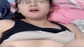 Clip Sex Địt cái kính cận lồn to lớn của tôi đã