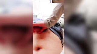 Vuốt tý mà lồn con bạn chảy đầy nước cởi quần cầm chim ngịch dâm đãng