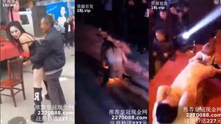 Tổng hợp những màn trình diễn thoát y quan hệ tình dục bừa bãi trên toàn thế giới