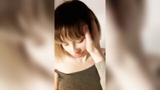 Em đang rửa bát mà lôi ra chịch luôn