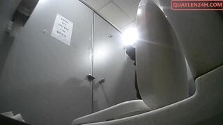 Quay lén Giảng Viên Đại Học Đi Đái rửa lồn rên rỉ