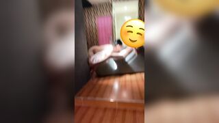 Ngọc Quyên 2k7 miệt mài dọn vệ sinh