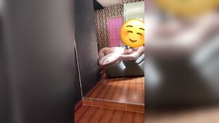 Ngọc Quyên 2k7 miệt mài dọn vệ sinh