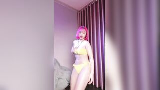 TikTok Ly Ly báo đời nhảy sexy show vú