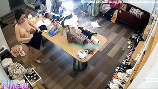 Thay Đồ Tại Shop Quần Áo Nữ