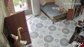 hack cam nhà nhỏ cùng bàn