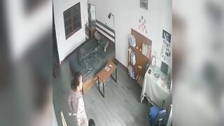 Bà thím nứng lồn tụt quần rồi kêu cháu bú đít