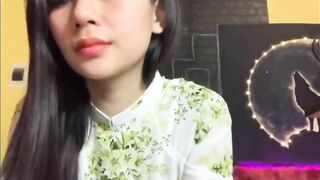 Cô giáo dạy học sinh online mồn tình dục