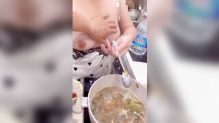 ăn em trước hay ăn cơm trước