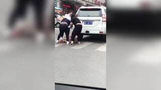 Đánh Ghen Lột Đồ Ở TQ
