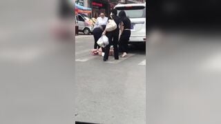 Đánh Ghen Lột Đồ Ở TQ