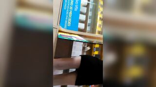 quay lén dưới váy nhân viên TGDD