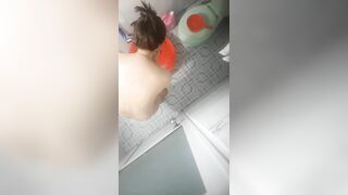 em trai chồng khốn nạn đặt cam quay lén chị dâu tắm